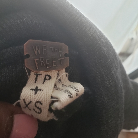 We the Free Charcoal Gray Turtle Neck Split Back Shirt Sz XS - Picture 9 of 9